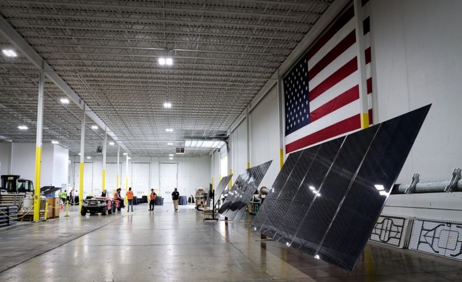 Tech Roundup: Mortenson Opens BLULabs Center, Versatile Debuts Dashboard for Steel PMs