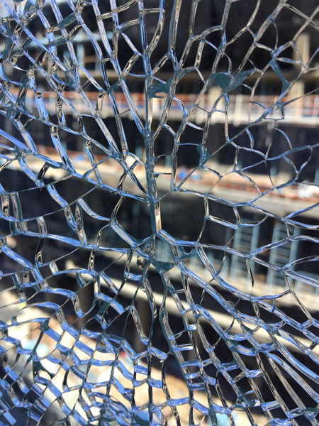 Fully tempered glass and spontaneous fracture Fully tempered glass and spontaneous fracture