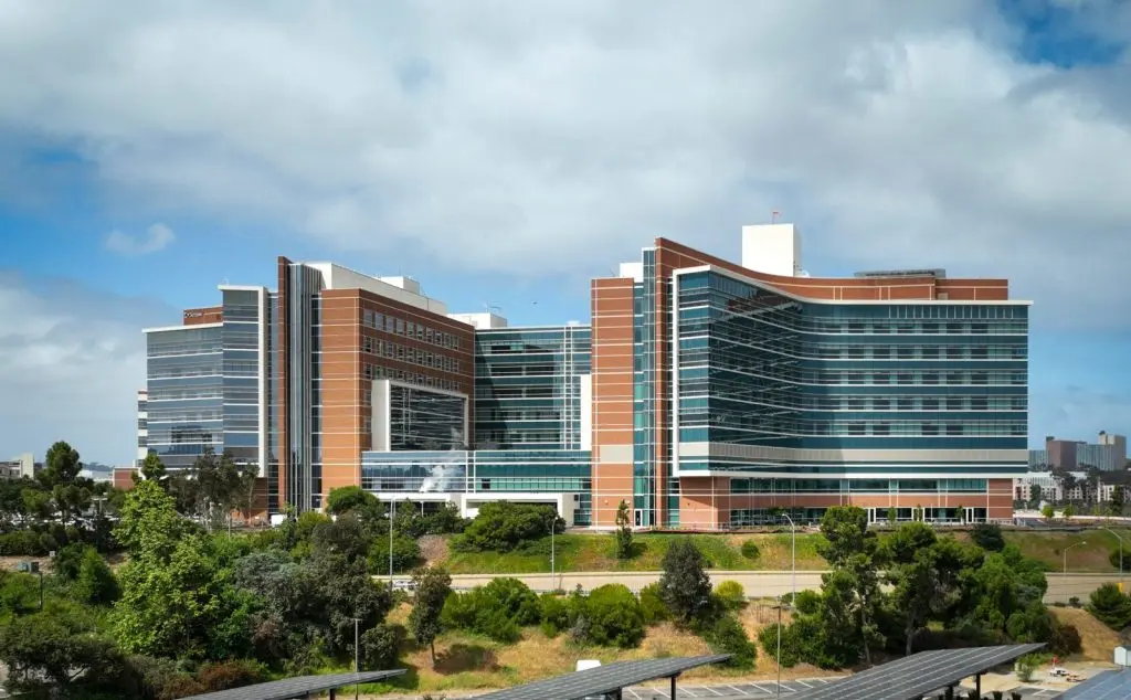 Precast panels and bolted steel accelerate healthcare build Precast panels and bolted steel accelerate healthcare build