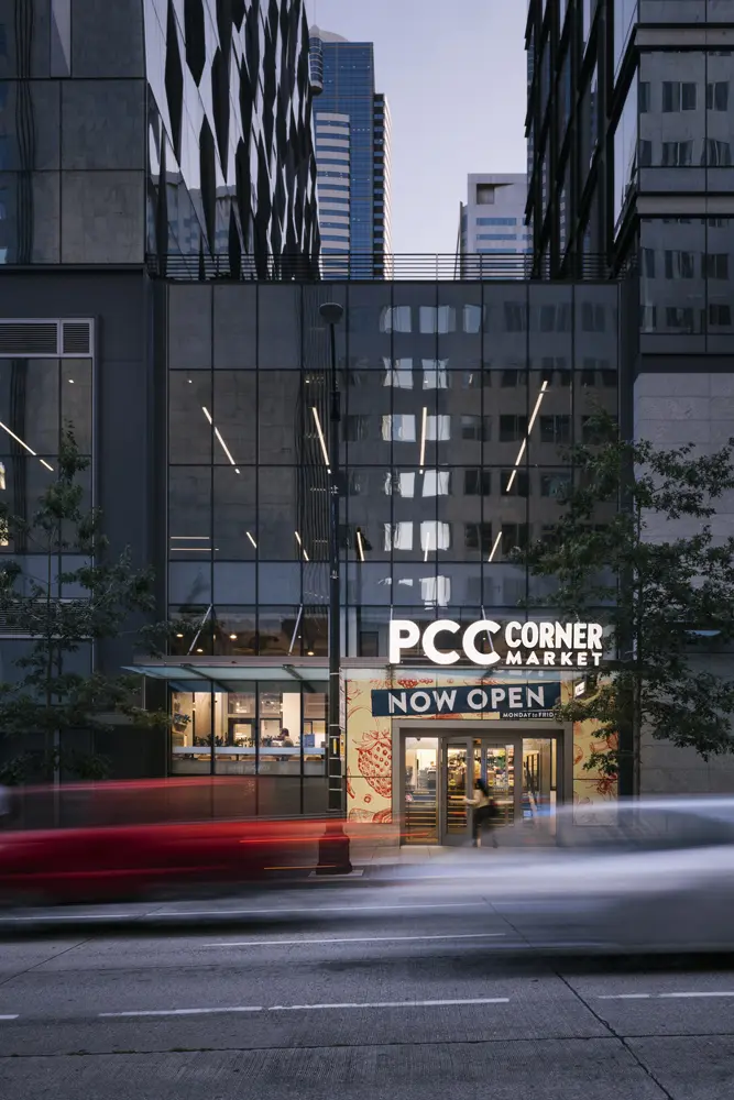 Efficient use of space in a modern retail-office concept