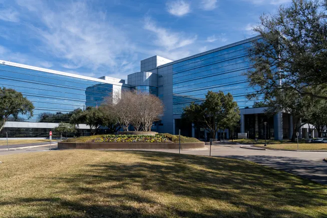 Fluor posts drop in Q1 awards, revenue